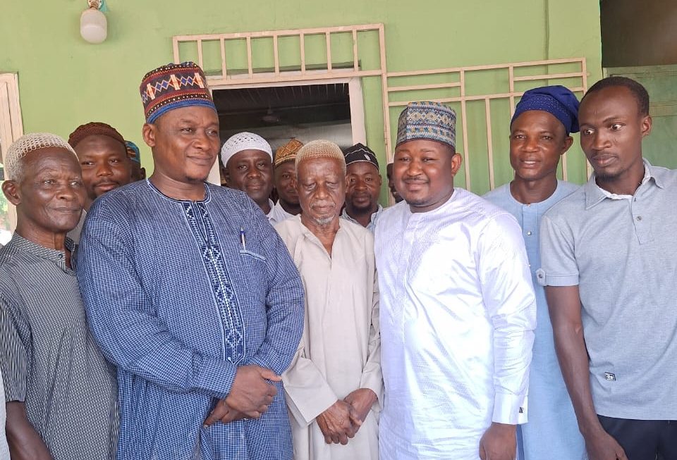 Sagnarigu : Atta Issa donates air condition for mosque at Choggu Yepalsi